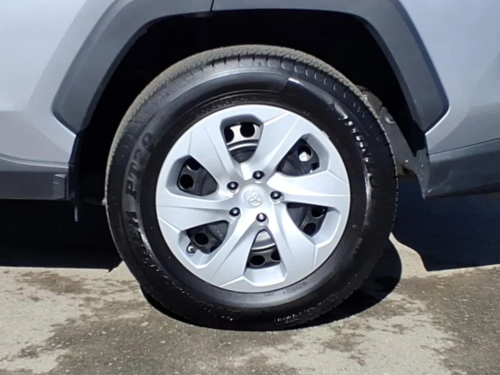 Used 2025 Silver Toyota LE image 7