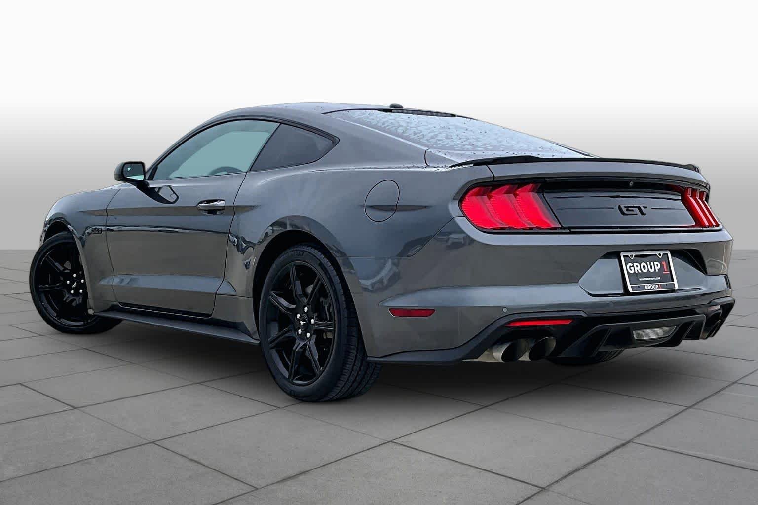 Used 2019 Magnetic Metallic Ford GT image 10