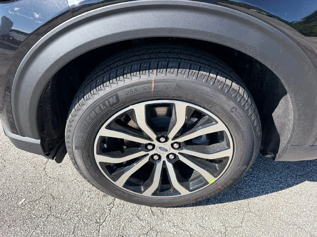 New 2027 Black Ford Active image 15