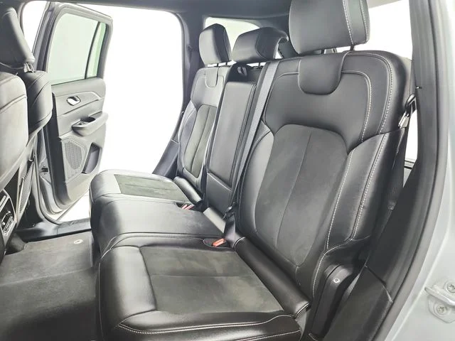 Used 2025 Silver Jeep Altitude image 37