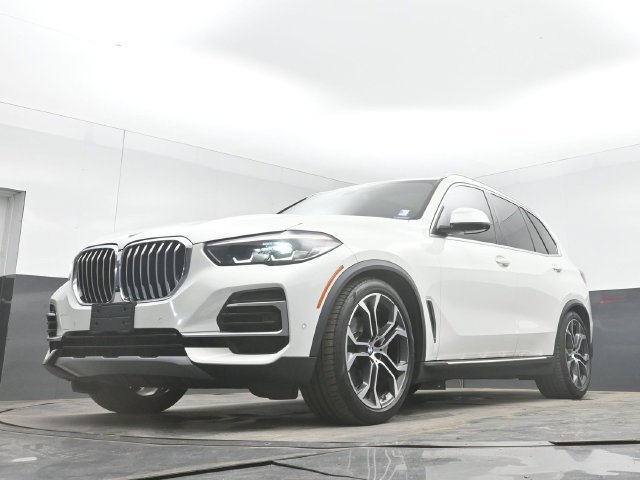 Used 2022 White BMW sDrive40i image 46