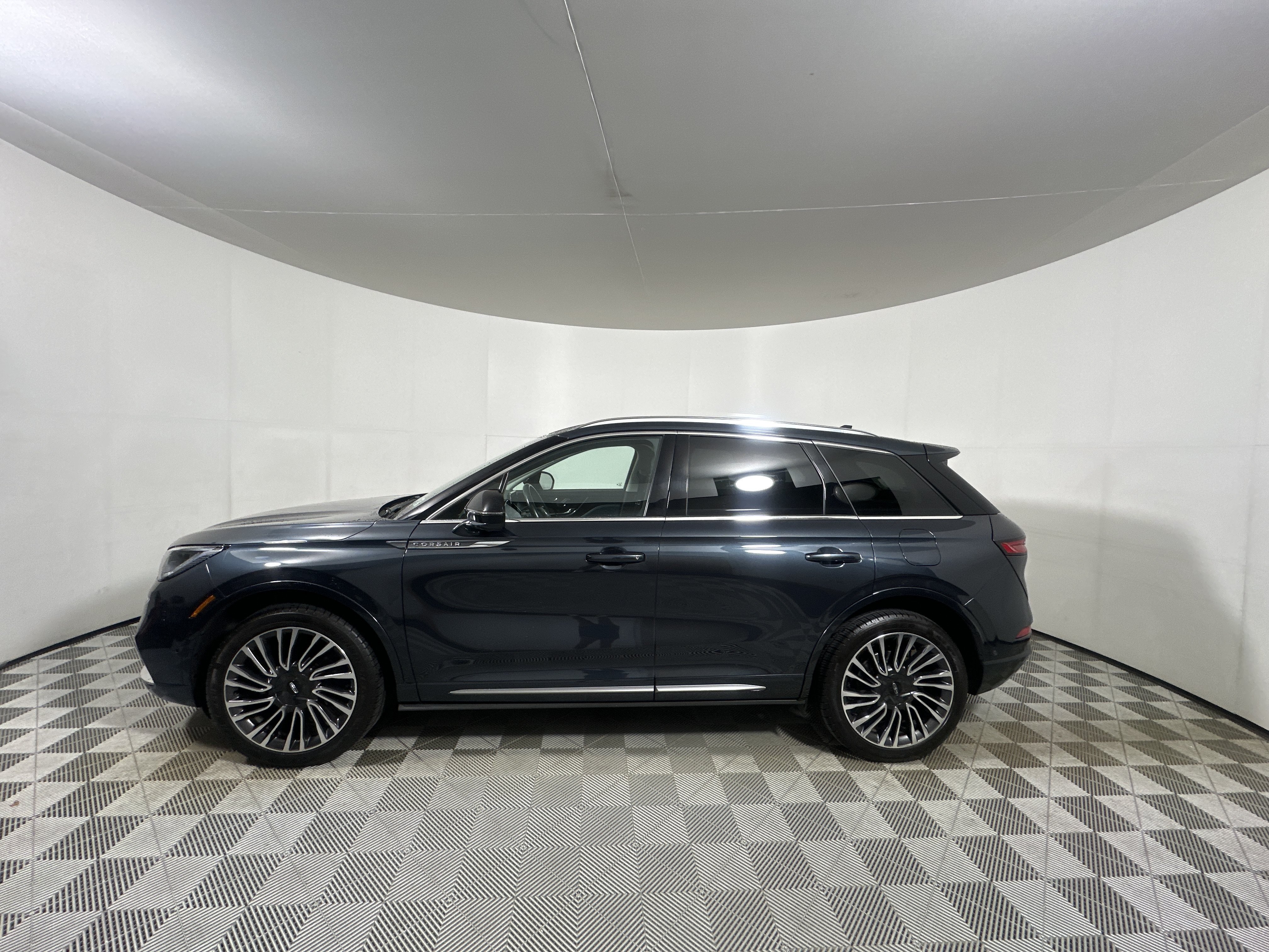 Used 2020 Blue Lincoln Reserve image 4