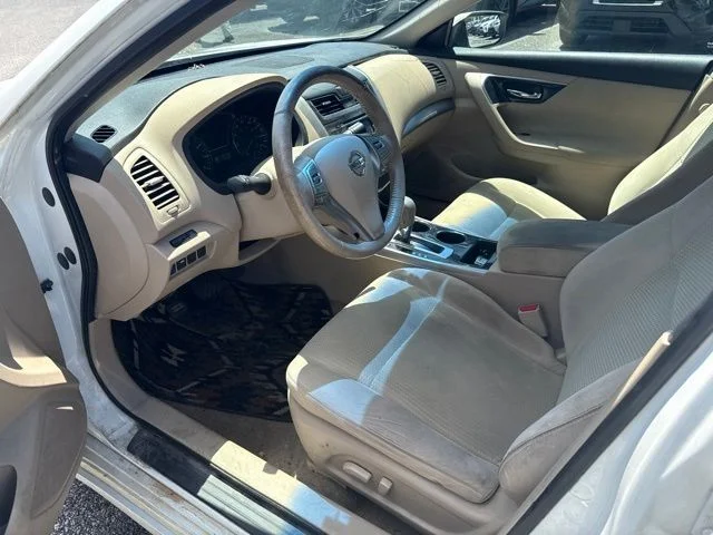 Used 2014 White Nissan 2.5 SV image 18