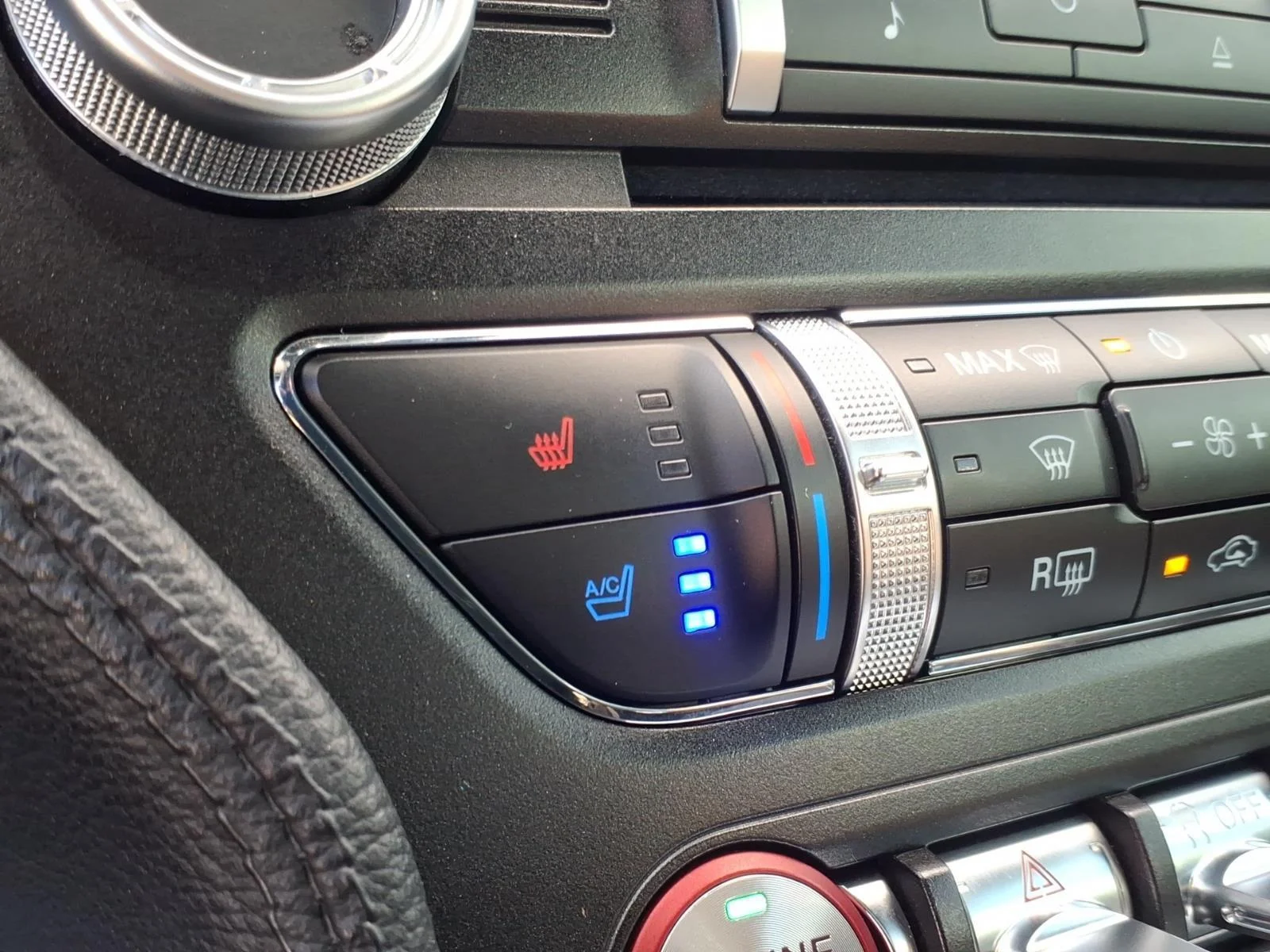 Used 2020 Magnetic Metallic Ford GT Premium image 5