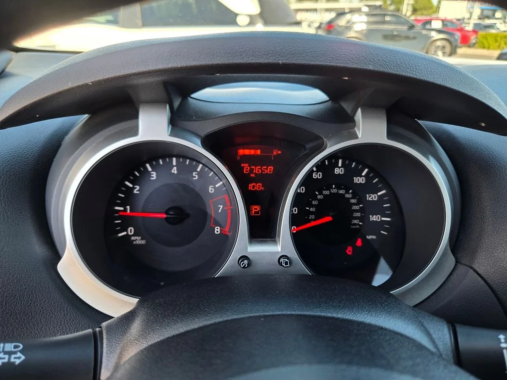 Used 2016 Silver Nissan S image 21
