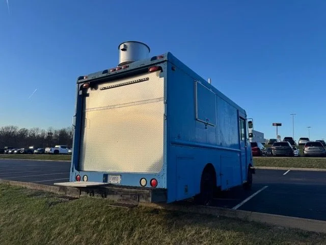 Used 1999 Blue Freightliner Walk-In Van image 5