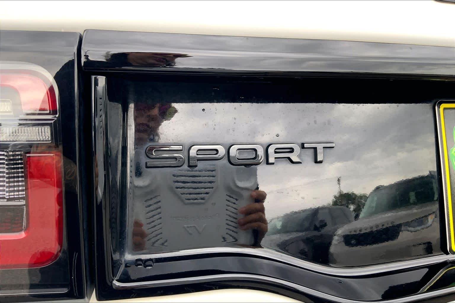 Used 2021 Fuji White Land Rover S R-Dynamic image 29