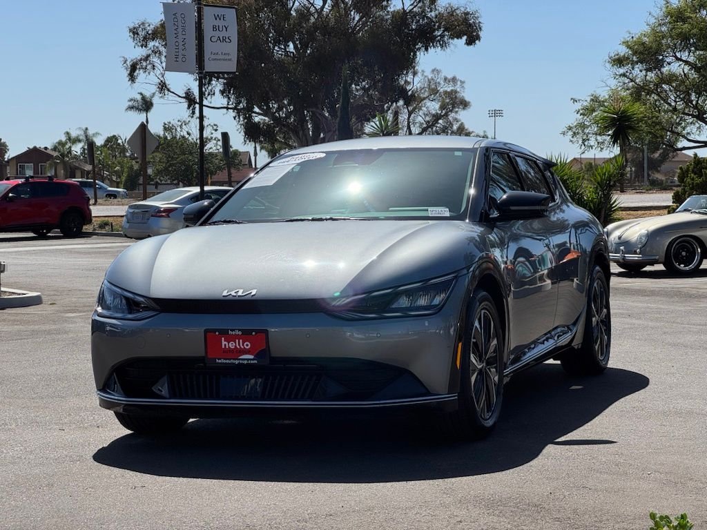 Used 2023 Steel Gray Kia Wind image 5