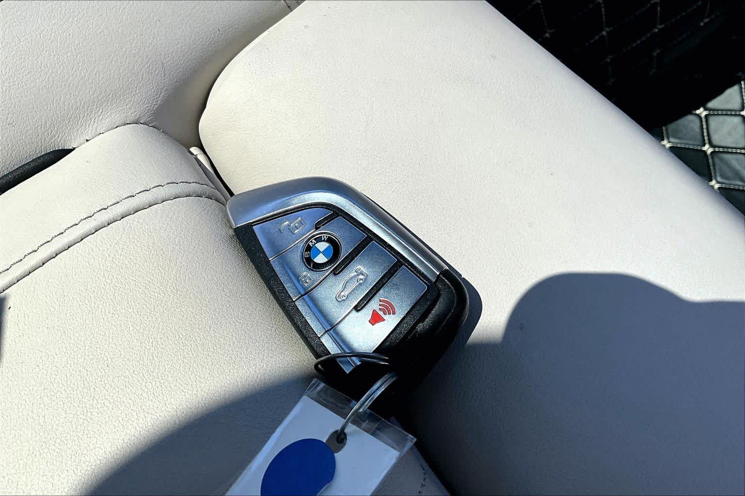 Used 2022 Alpine White BMW sDrive40i image 14