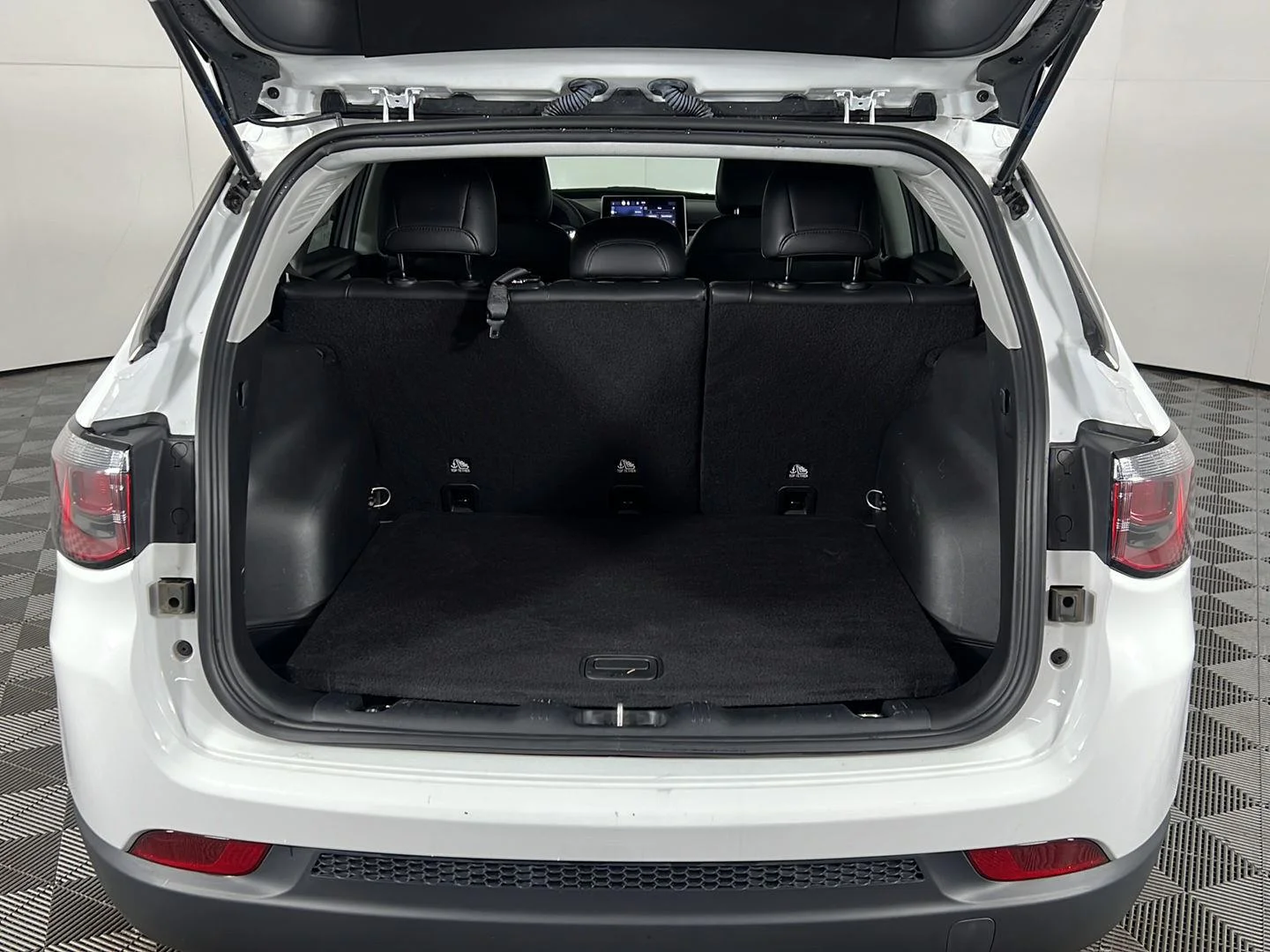 Used 2022 Bright White Clearcoat Jeep Latitude image 30