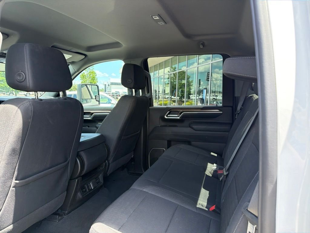 Used 2025 White Chevrolet LT image 28