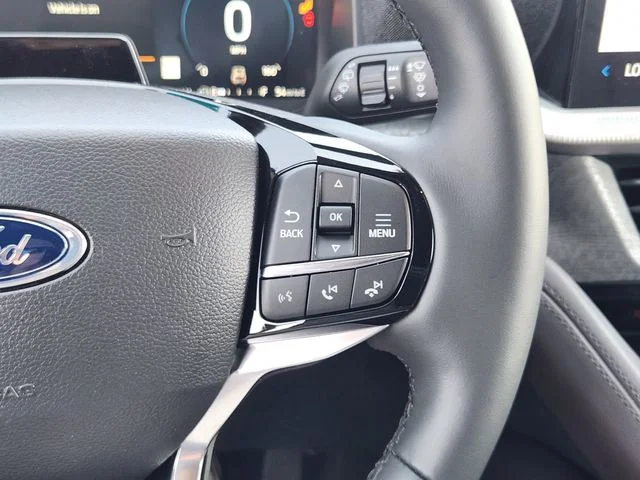 New 2026 Star White Metallic Tri-Coat Ford Platinum™ image 28