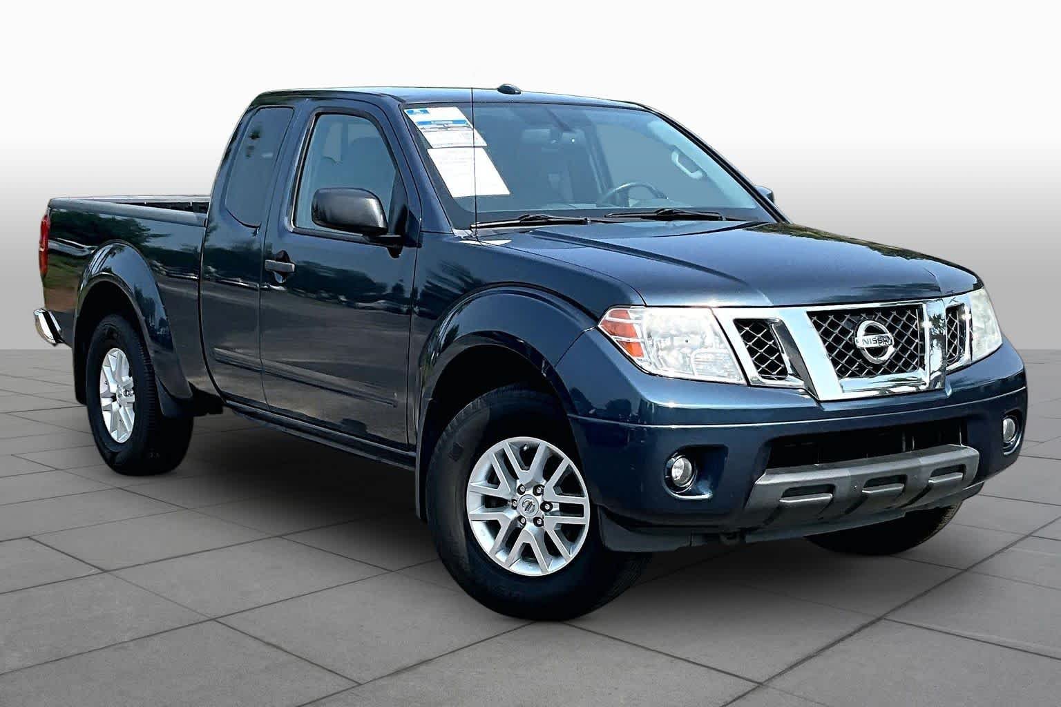Used 2016 Arctic Blue Metallic Nissan SV image 3
