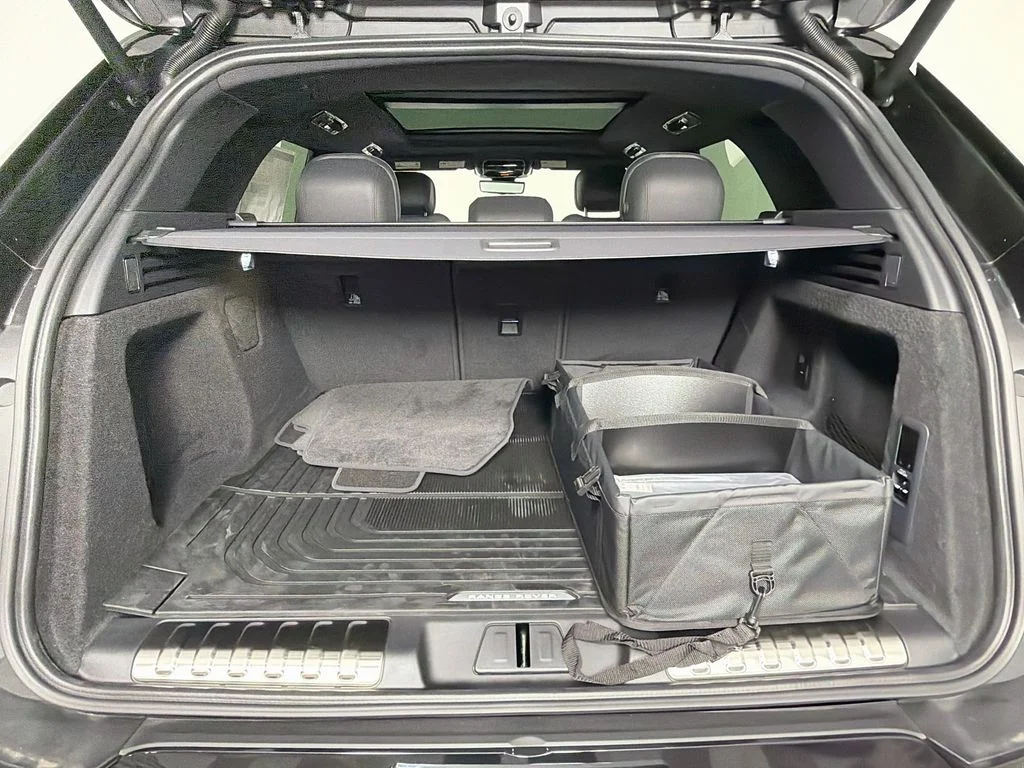 New 2026 Santorini Black Land Rover Dynamic SE image 28