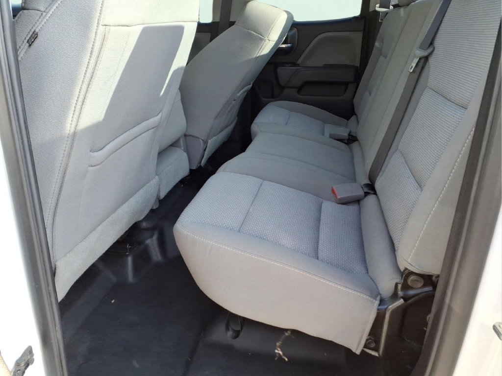 Used 2018 White GMC Base image 12