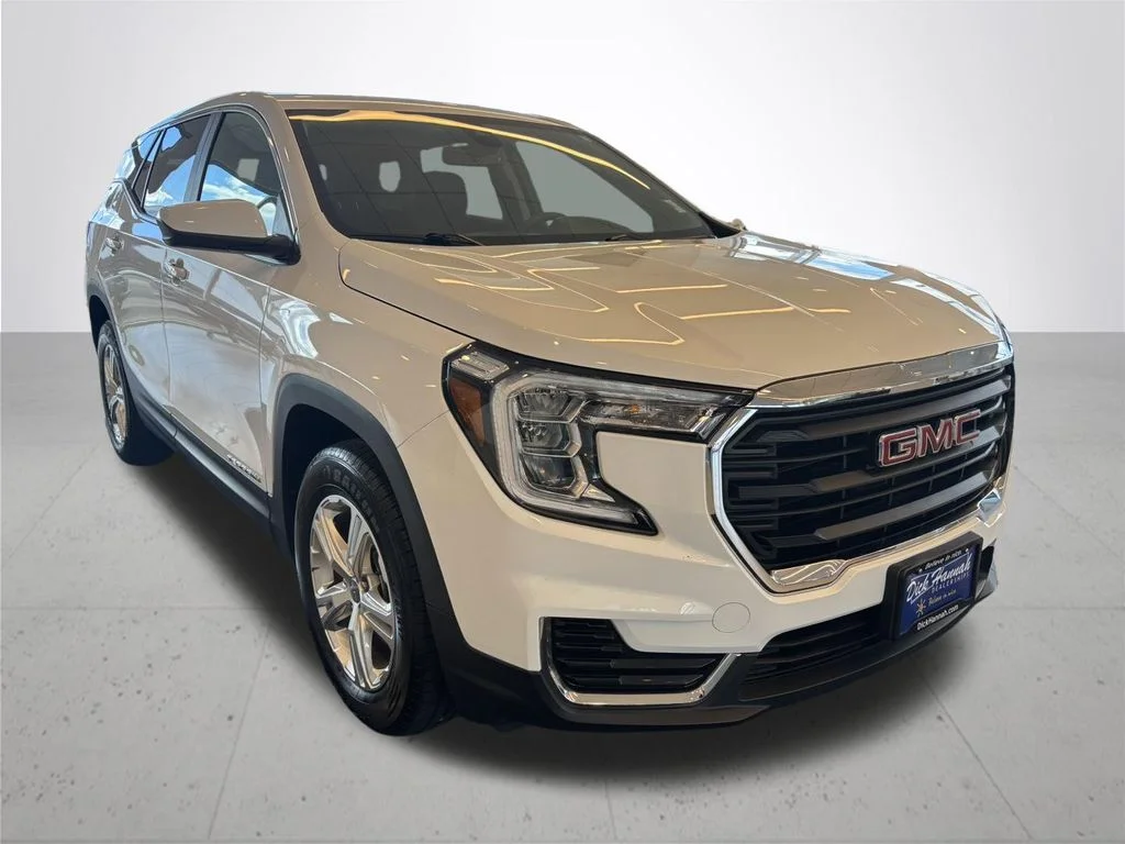 Used 2024 White GMC SLE image 5