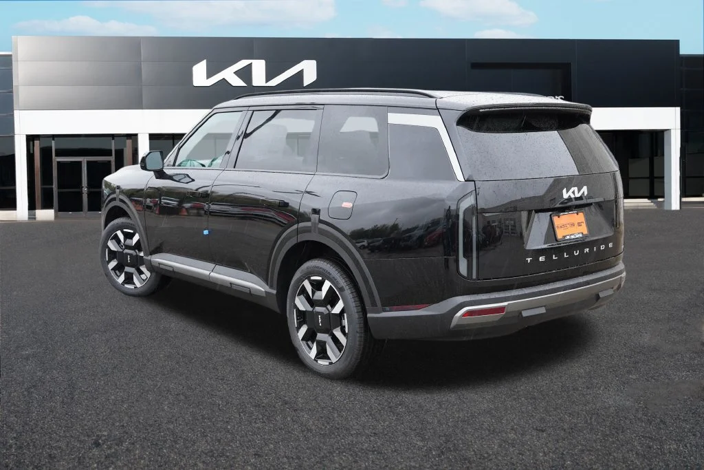 New 2027 Ebony Black Kia S image 5