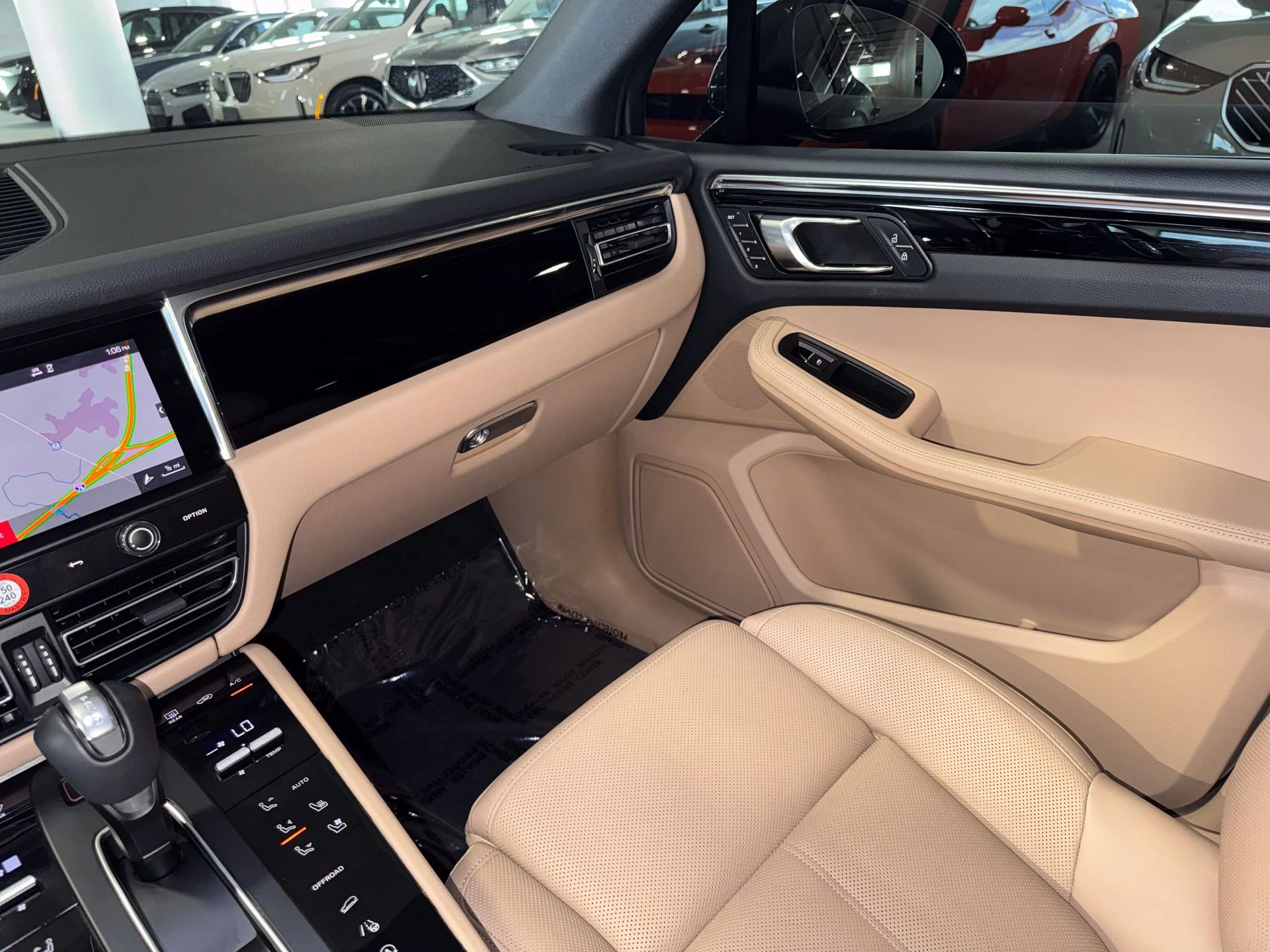 Used 2025  Porsche T image 31