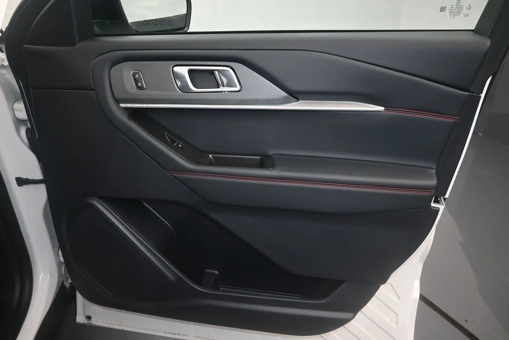New 2026 Star White Metallic Tri-Coat Ford ST-Line image 14