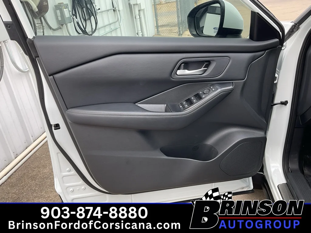 Used 2025 Everest White Pearl Nissan SV image 24