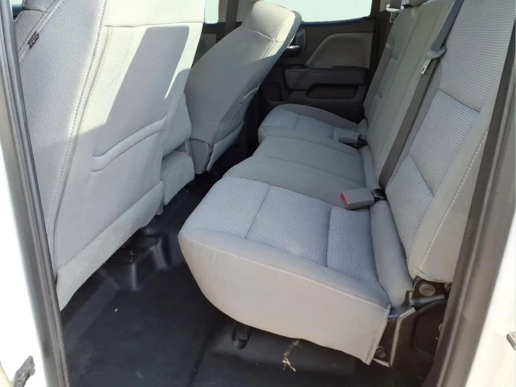 Used 2018 White GMC Base image 12
