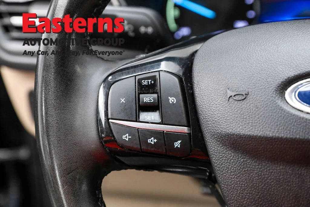 Used 2021 Black Ford SEL image 15