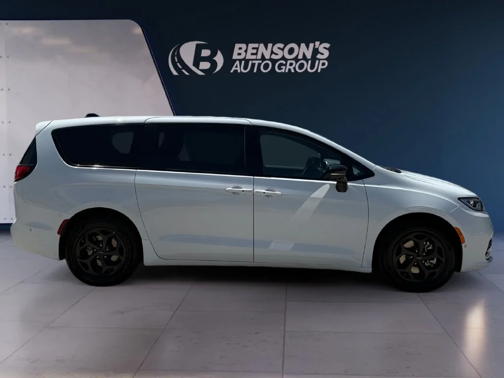 Used 2024 White Chrysler Select S Appearance image 6