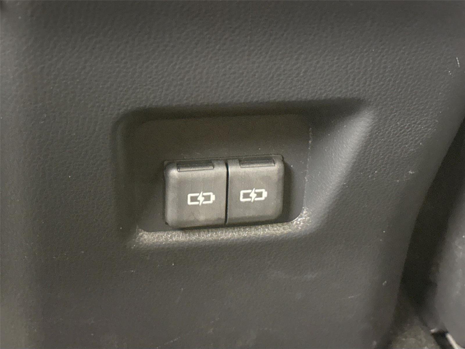Used 2025 Midnight Black Metallic Toyota XLE Premium image 36