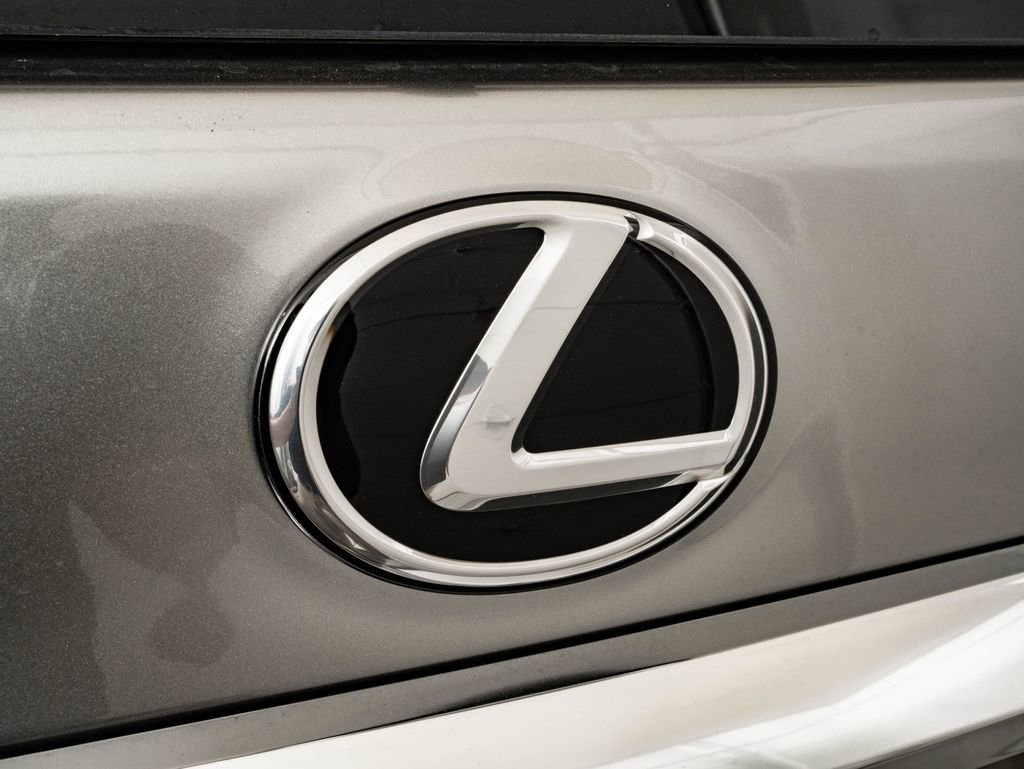 Used 2023 Atomic Silver Lexus 460 image 17