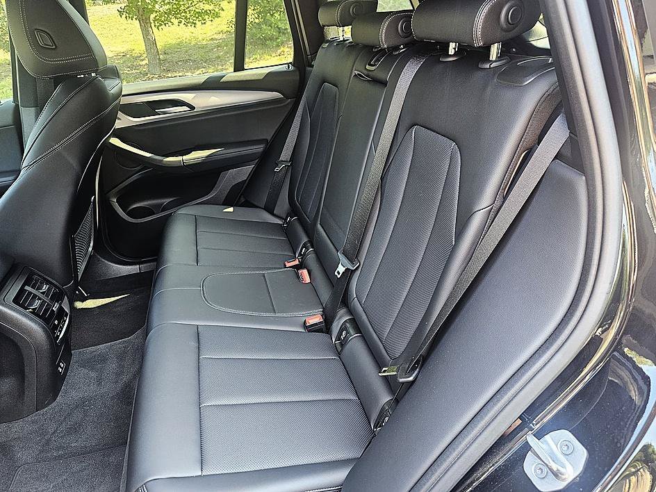 Used 2022 Black Sapphire Metallic BMW xDrive30i image 30