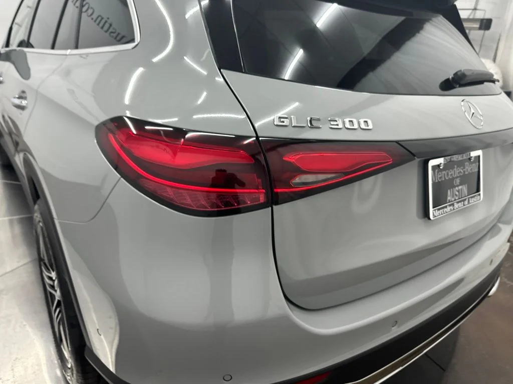 New 2027 White Mercedes-Benz GLC 300 image 11