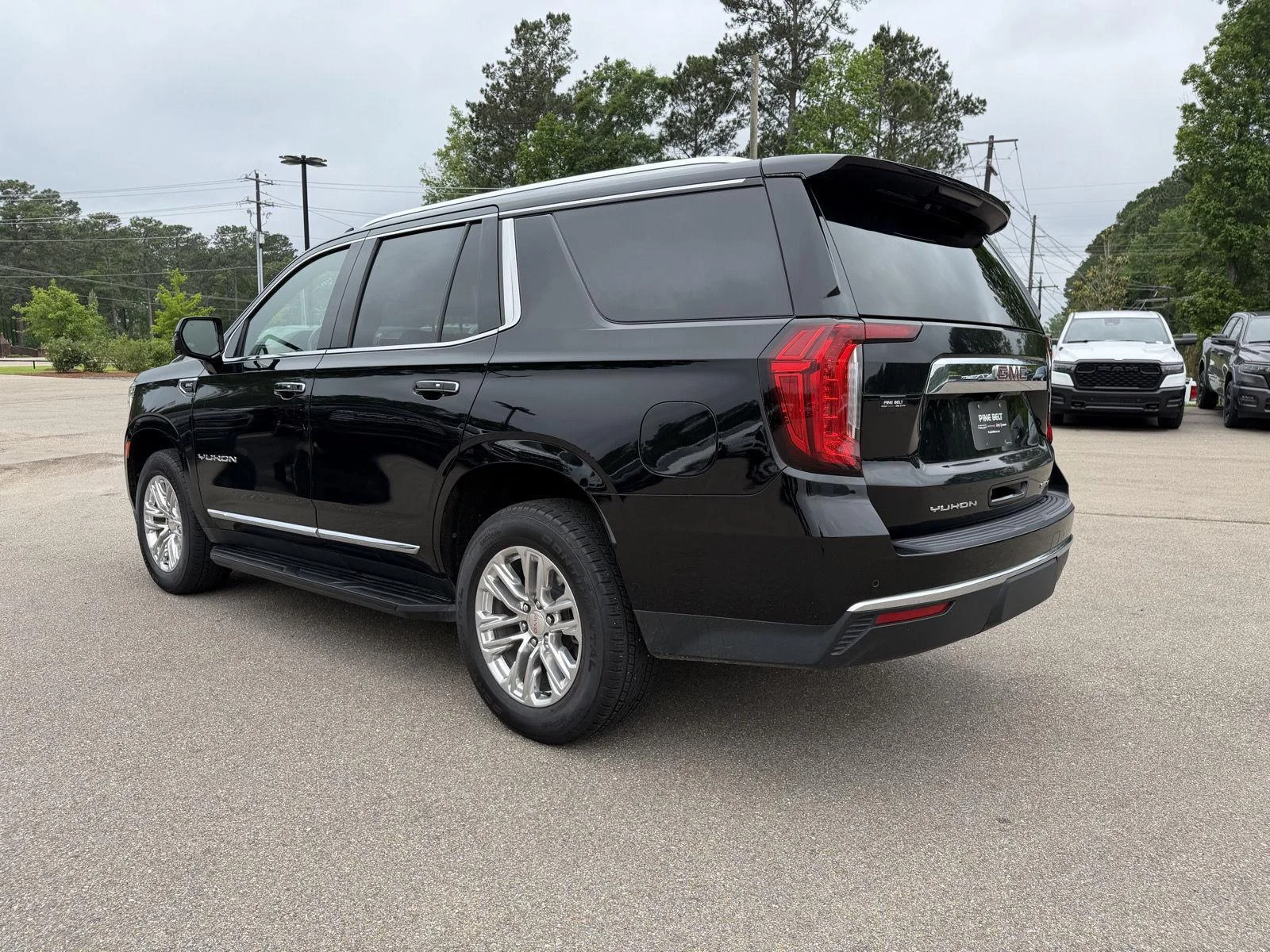 Used 2022 Onyx Black GMC SLT image 4