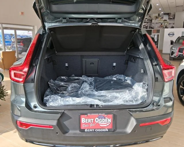 2026 Volvo XC40 Plus - Photo 7