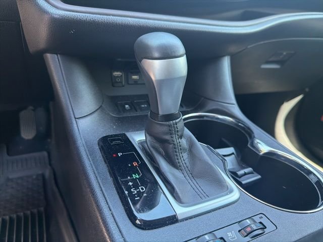Used 2019 Silver Toyota Limited image 19