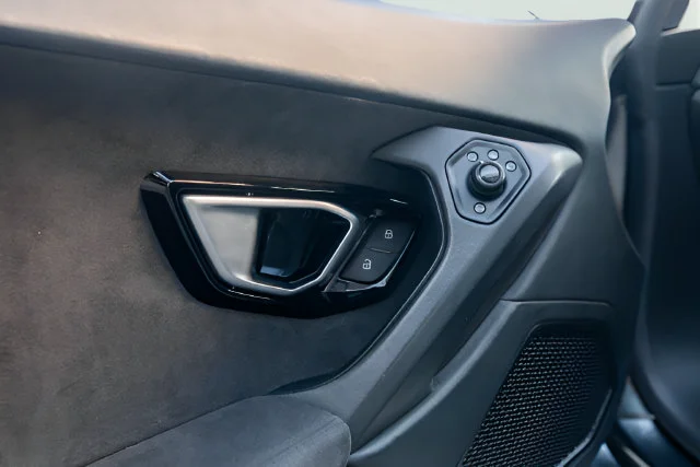 Used 2016  Lamborghini  image 30