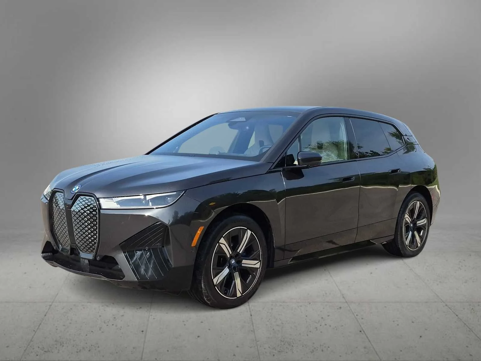Certified Used 2024 Dark Graphite Metallic BMW xDrive50 image 4
