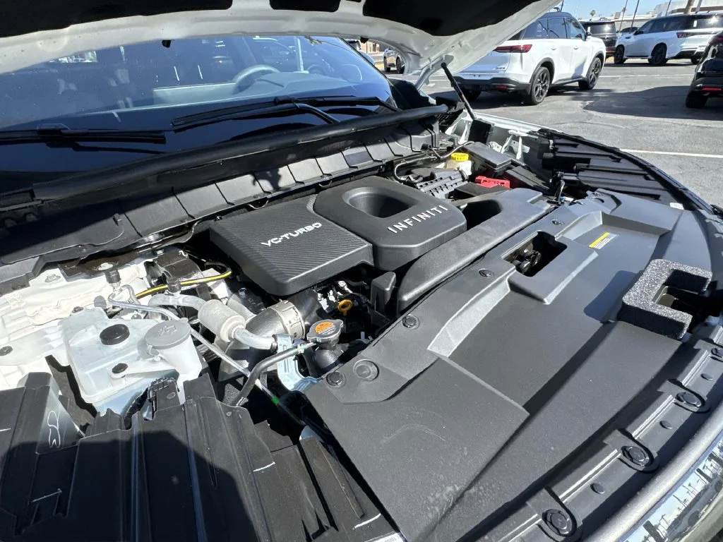 New 2027 2T RAD WHT INFINITI Sport AWD image 14