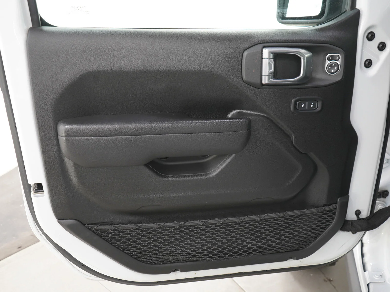Used 2024 Bright White Clearcoat Jeep Rubicon image 21