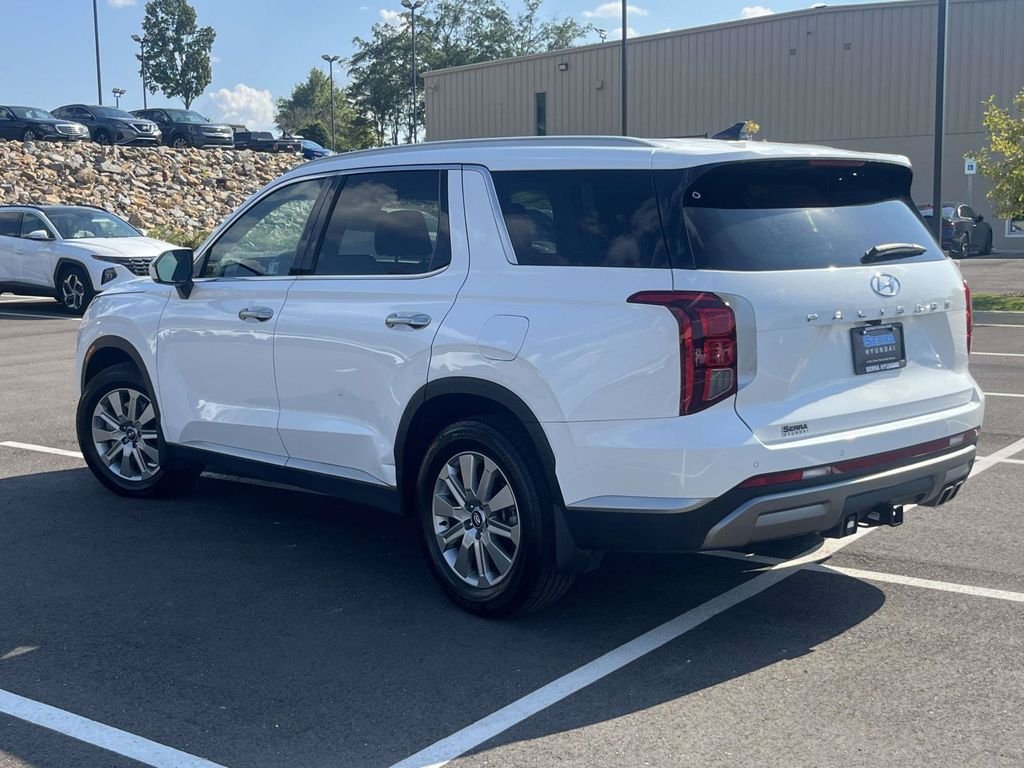 Used 2025 White Hyundai SEL image 5