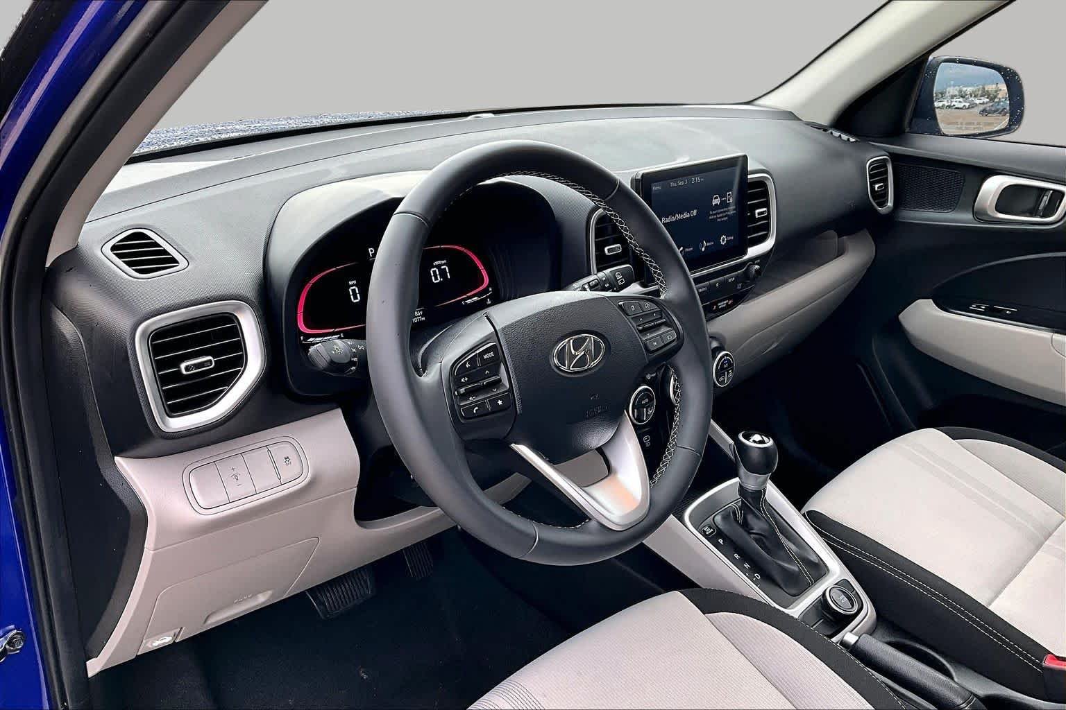 2025 Hyundai Venue SEL - Photo 18