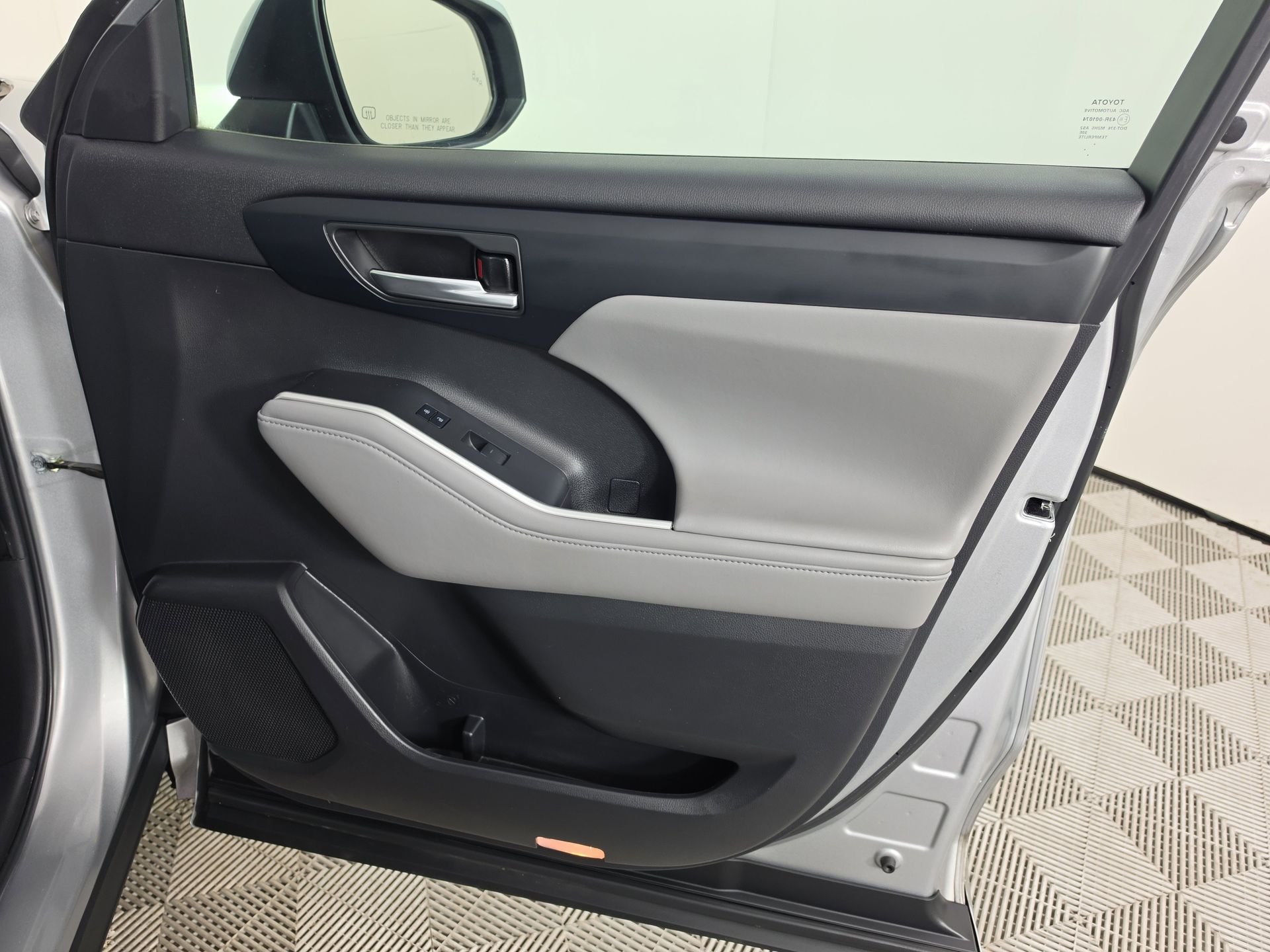 Used 2022 Silver Toyota XLE image 47