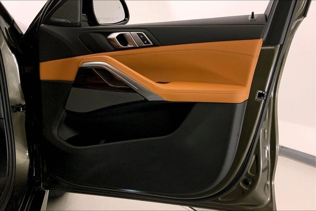 Used 2026 Manhattan Green Metallic BMW  image 25