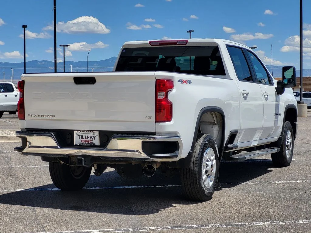 Used 2025 Summit White Chevrolet LT image 7