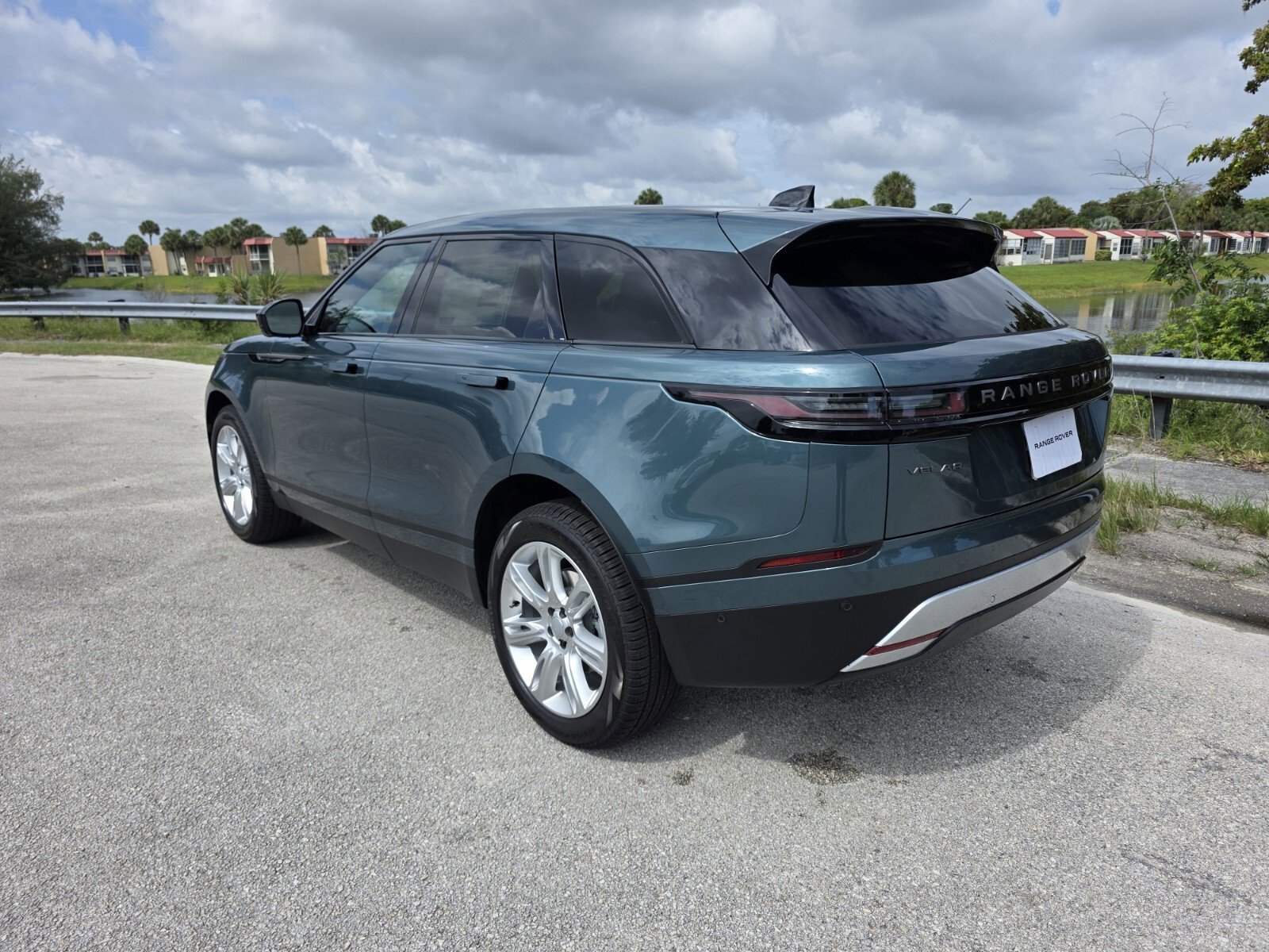 New 2026 Giola Green Land Rover P250 S image 2