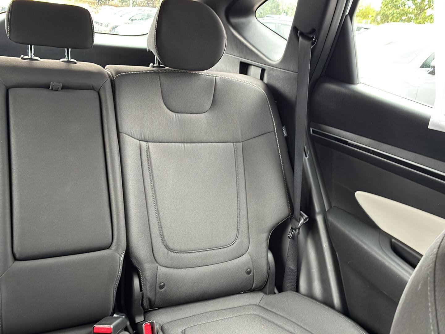 Used 2024 White Pearl Hyundai SE image 18