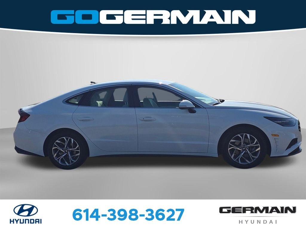 Used 2023 White Hyundai SEL image 7