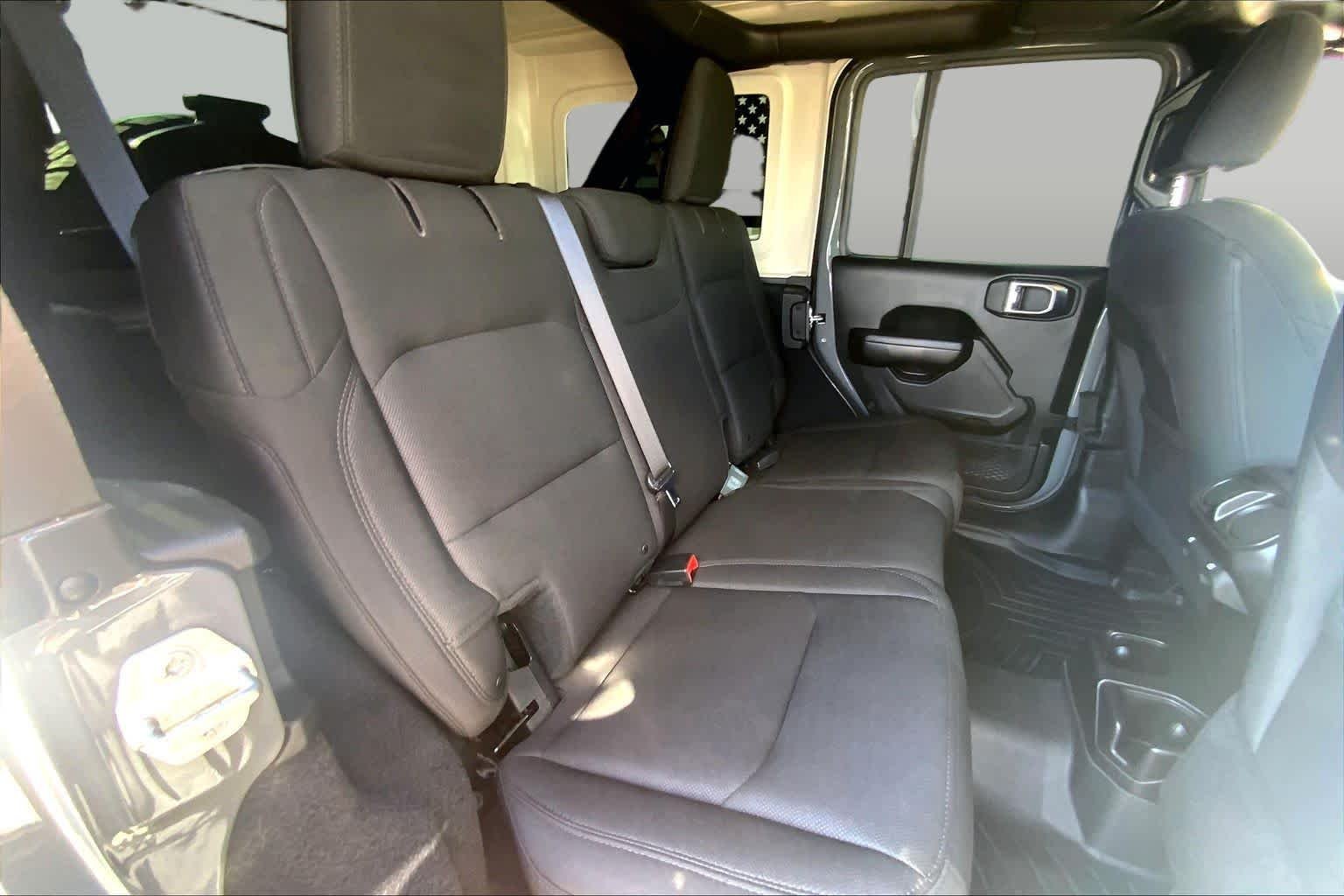 Used 2018 Sting-Gray Clearcoat Jeep Sport S image 17