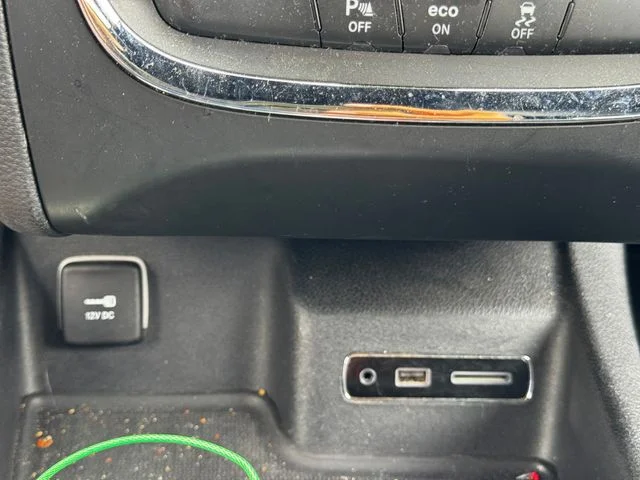 Used 2015 Red Dodge SXT image 36