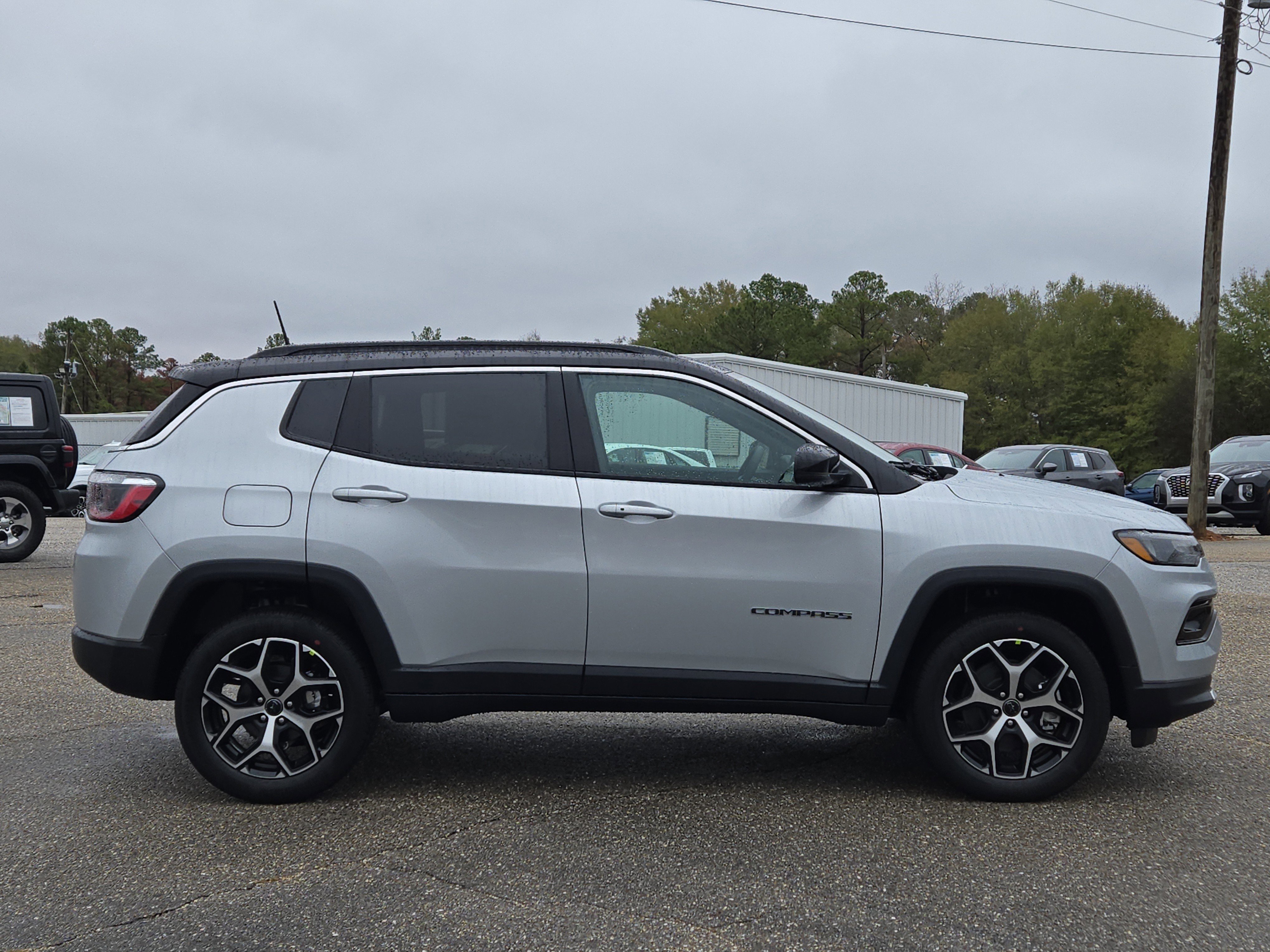 New 2026 Silver Zynith Metallic Clearcoat Jeep Limited image 5