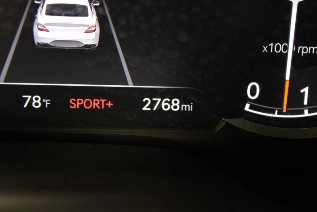 Used 2026 White Genesis 3.3T Sport Prestige image 27